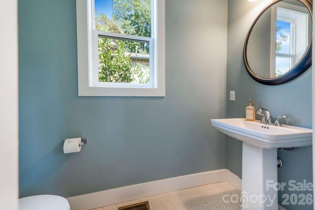 27 Hubbard Avenue, Asheville, NC 28806