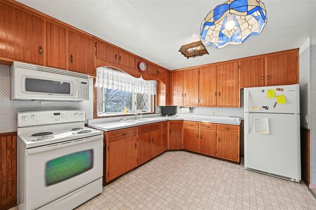 604 Heath Avenue, White Pigeon, MI 49099