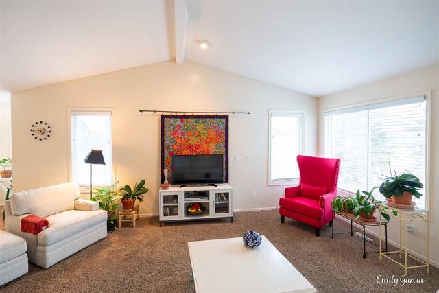 1361 E Pointe Ridge, Holland, MI 49423