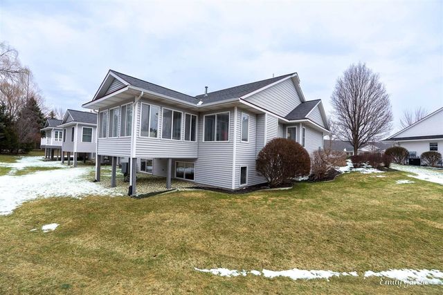 1361 E Pointe Ridge, Holland, MI 49423