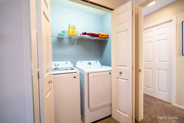 1361 E Pointe Ridge, Holland, MI 49423