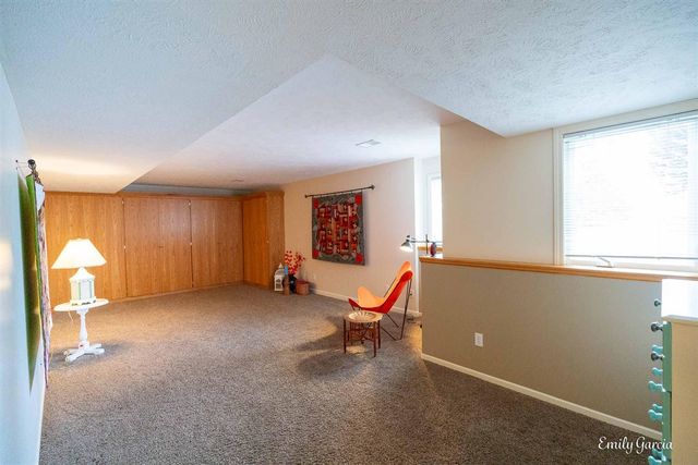 1361 E Pointe Ridge, Holland, MI 49423