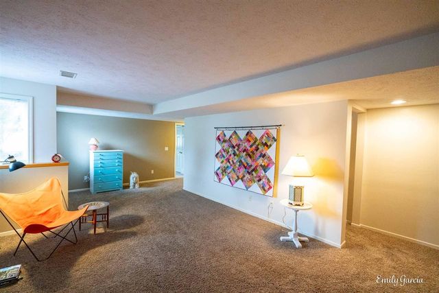 1361 E Pointe Ridge, Holland, MI 49423