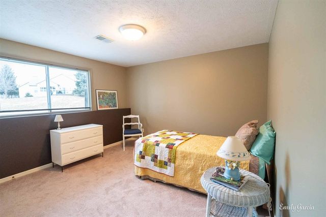 1361 E Pointe Ridge, Holland, MI 49423