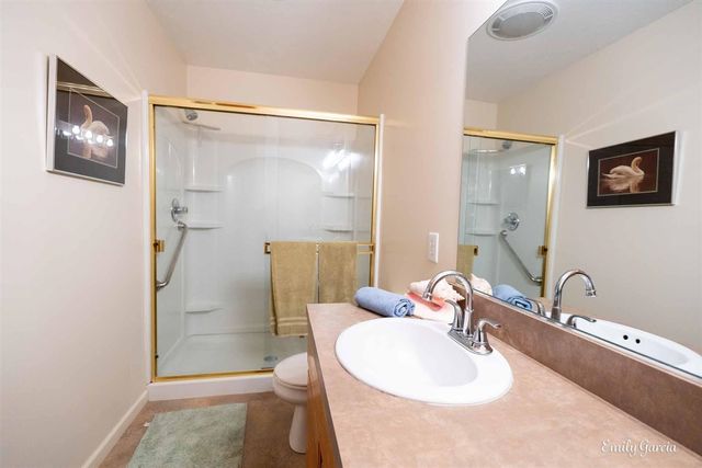 1361 E Pointe Ridge, Holland, MI 49423