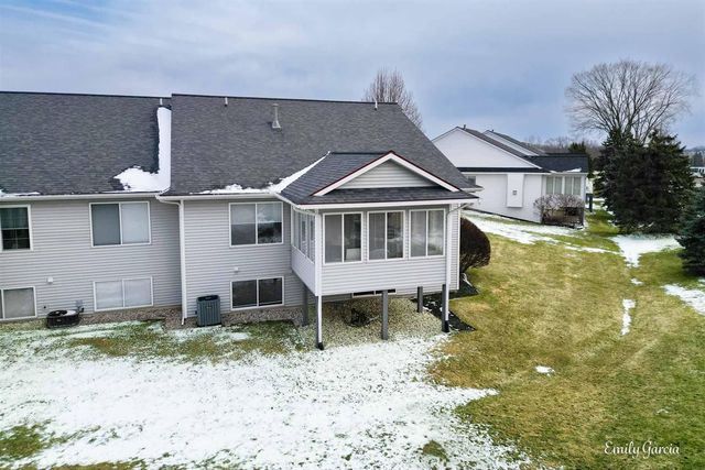 1361 E Pointe Ridge, Holland, MI 49423