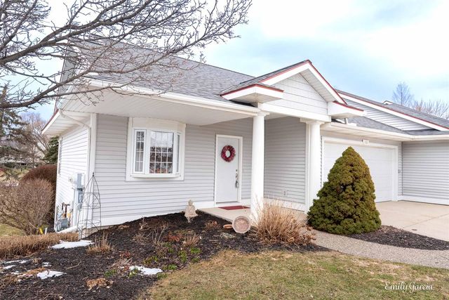 1361 E Pointe Ridge, Holland, MI 49423