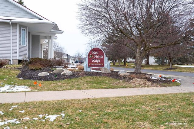 1361 E Pointe Ridge, Holland, MI 49423