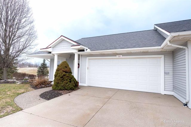 1361 E Pointe Ridge, Holland, MI 49423