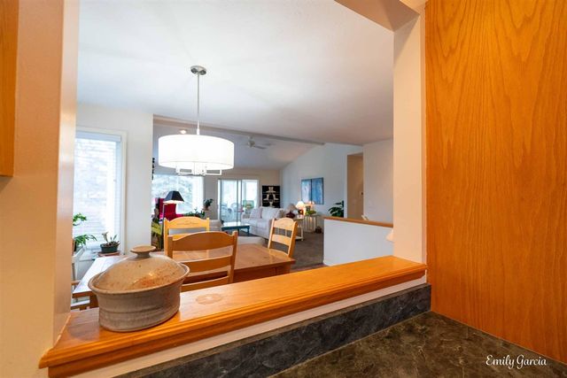 1361 E Pointe Ridge, Holland, MI 49423