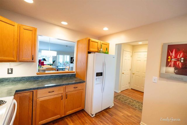 1361 E Pointe Ridge, Holland, MI 49423