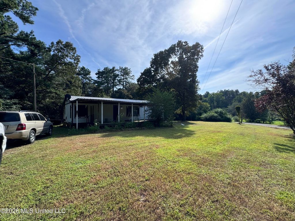 323 Burton Road, Holly Springs, MS 38635 — exterior