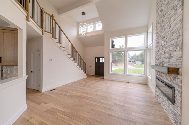 17 Woodland Ln, Belchertown, MA 01007