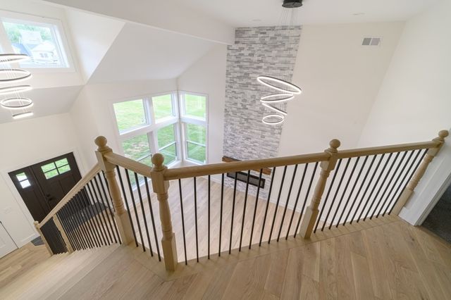 17 Woodland Ln, Belchertown, MA 01007