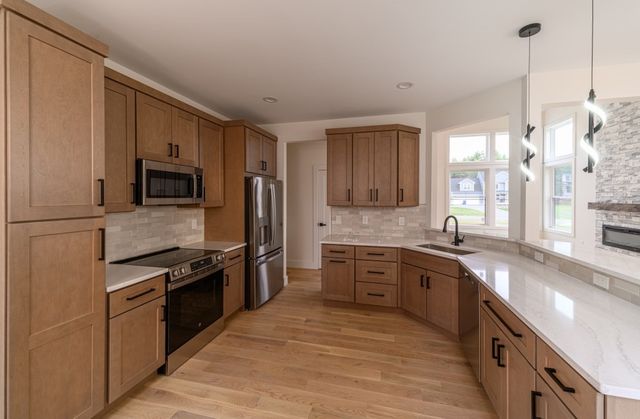 17 Woodland Ln, Belchertown, MA 01007