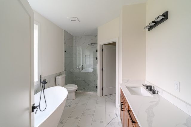 17 Woodland Ln, Belchertown, MA 01007