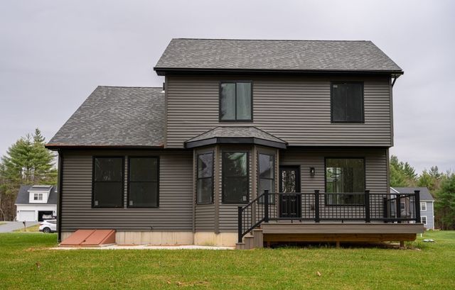 17 Woodland Ln, Belchertown, MA 01007