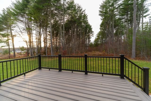 17 Woodland Ln, Belchertown, MA 01007