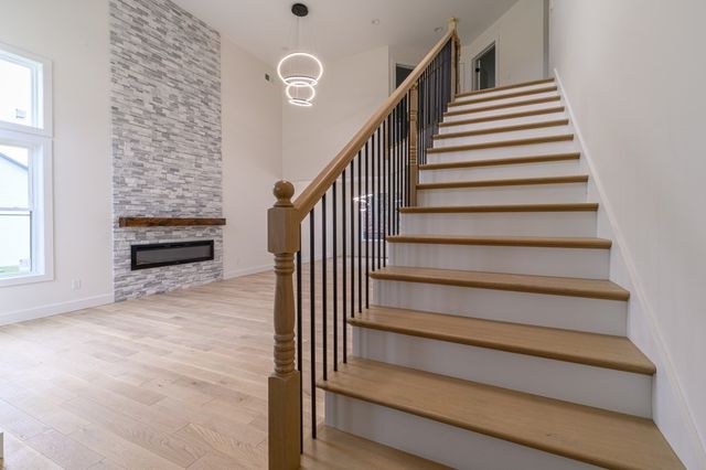 17 Woodland Ln, Belchertown, MA 01007