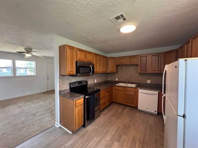 4614 SW G Ave, Lawton, OK 73505