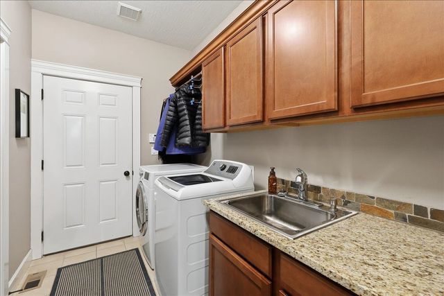 10905 N Acoma Dr, Spokane, WA 99208