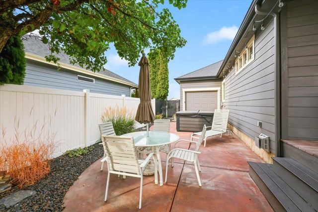 10905 N Acoma Dr, Spokane, WA 99208