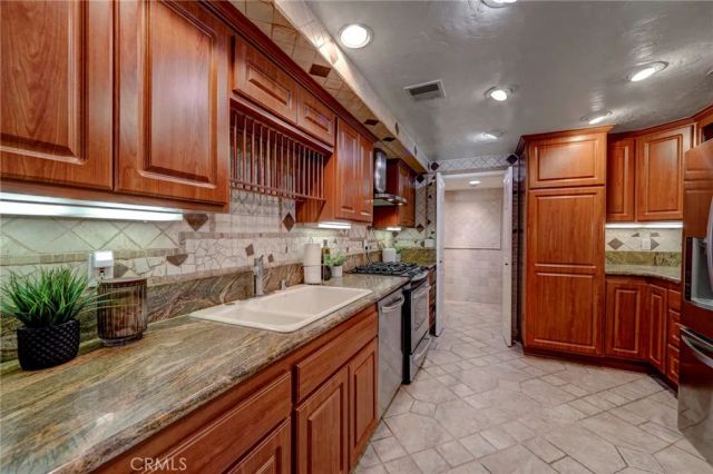 15335 Magnolia 216, Sherman Oaks, CA 91403