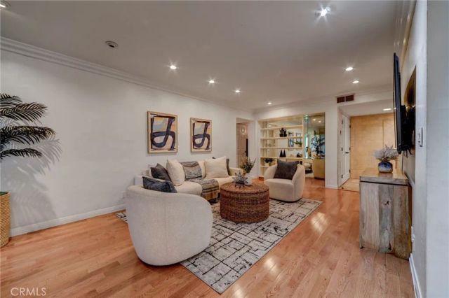 15335 Magnolia 216, Sherman Oaks, CA 91403