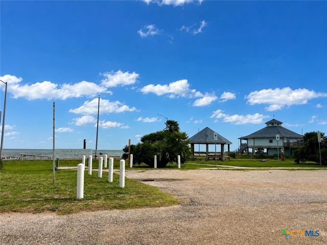 1109 4th Street, Palacios, TX 77465