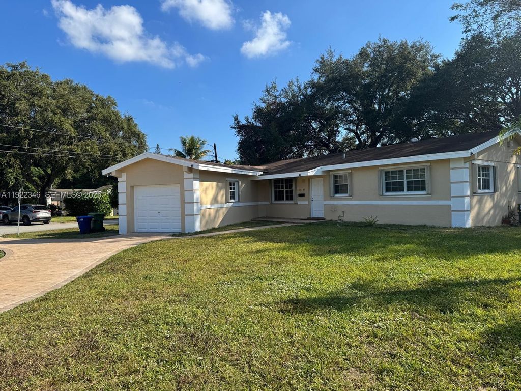 15195 NE 2nd Ave, Miami, FL 33162