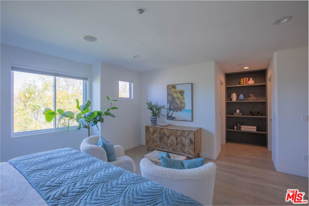 Image 19 of property listing at 1212 Ocean Park Boulevard 16, Santa Monica, CA 90405