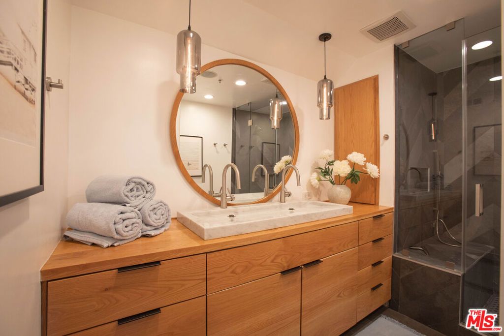 Image 20 of property listing at 1212 Ocean Park Boulevard 16, Santa Monica, CA 90405