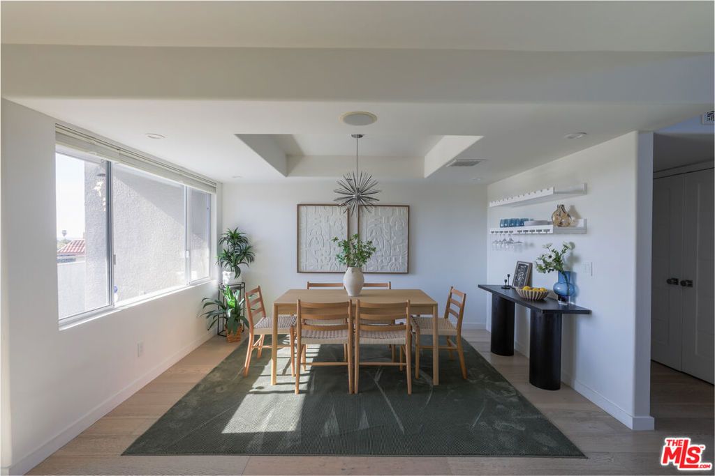 Image 4 of property listing at 1212 Ocean Park Boulevard 16, Santa Monica, CA 90405