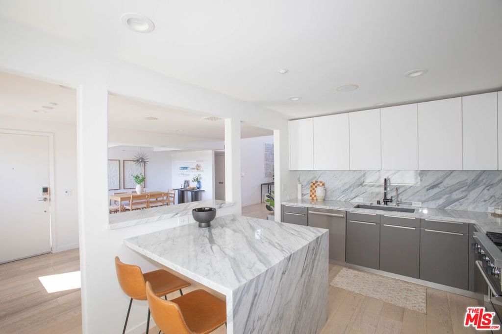 Image 5 of property listing at 1212 Ocean Park Boulevard 16, Santa Monica, CA 90405