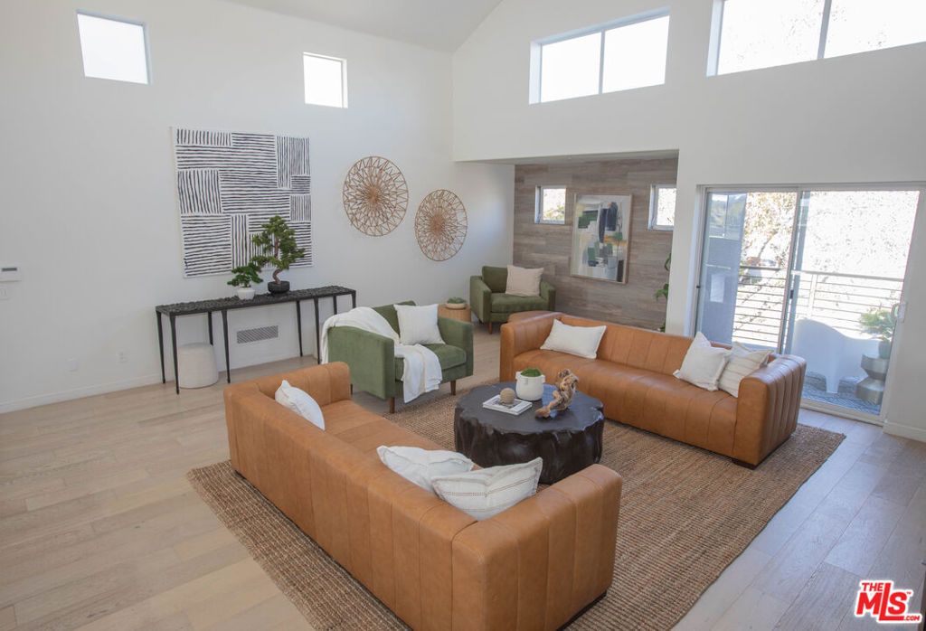 Image 8 of property listing at 1212 Ocean Park Boulevard 16, Santa Monica, CA 90405