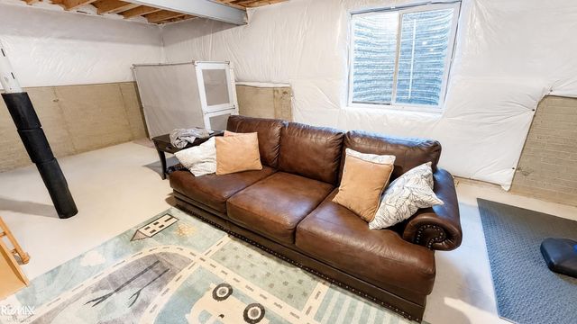56387 Scotland Drive, Macomb Twp, MI 48042