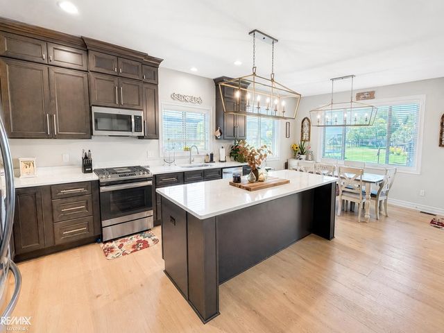 56387 Scotland Drive, Macomb Twp, MI 48042