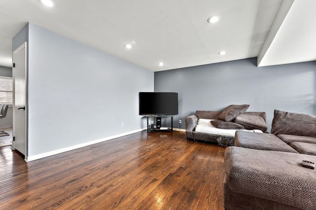 1142 W 72nd Lane, Merrillville, IN 46410