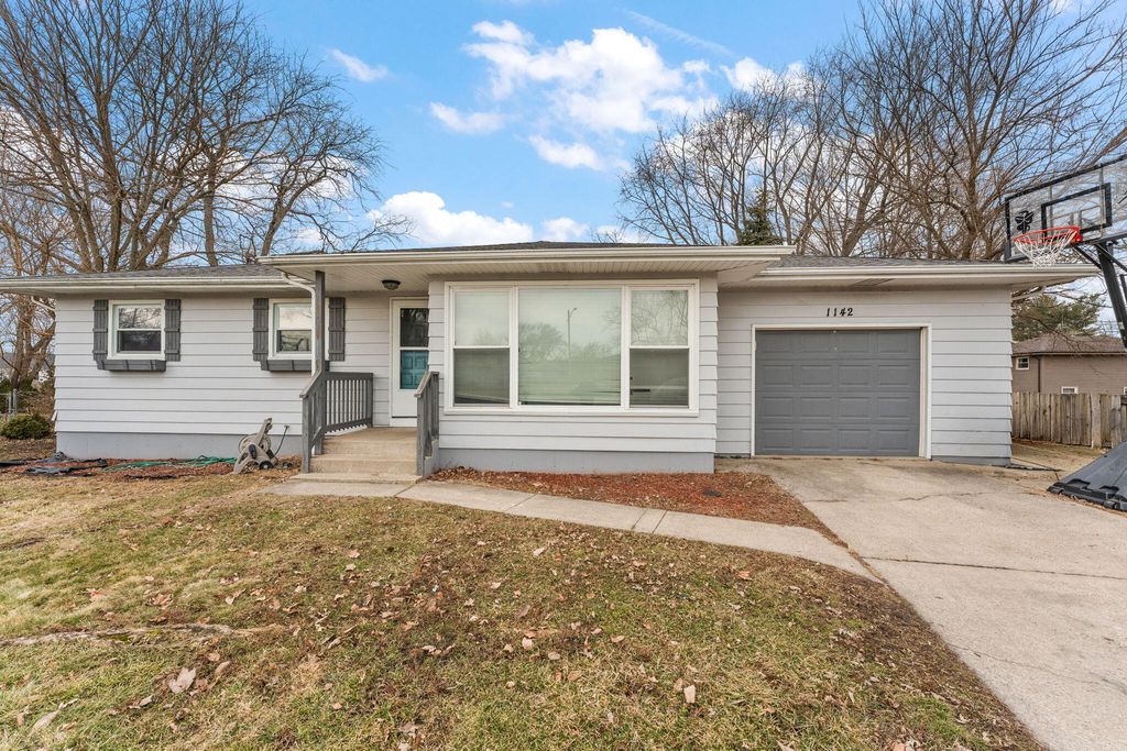 1142 W 72nd Lane, Merrillville, IN 46410