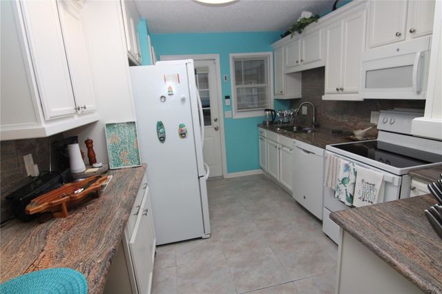 1207 LAKEHOUSE COURT 1207, Sun City Center, FL 33573