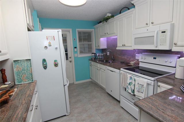 1207 LAKEHOUSE COURT 1207, Sun City Center, FL 33573