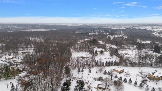 700 W Maple Road, Milford Charter Township, MI 48381