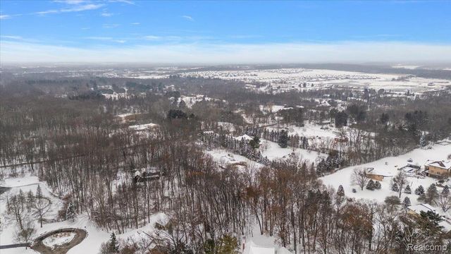 700 W Maple Road, Milford Charter Township, MI 48381