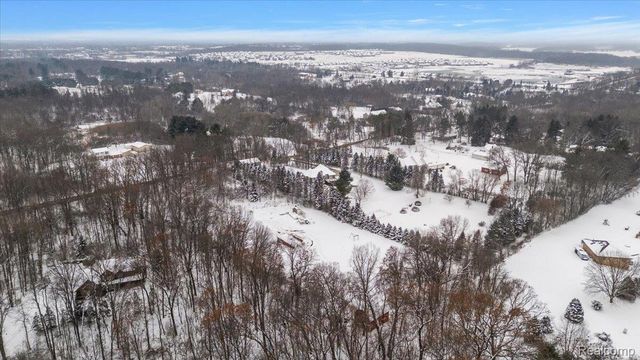 700 W Maple Road, Milford Charter Township, MI 48381