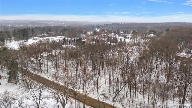 700 W Maple Road, Milford Charter Township, MI 48381