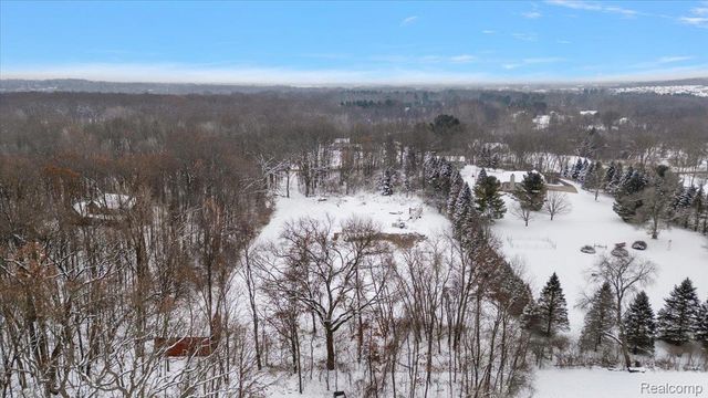 700 W Maple Road, Milford Charter Township, MI 48381