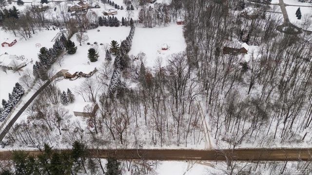 700 W Maple Road, Milford Charter Township, MI 48381