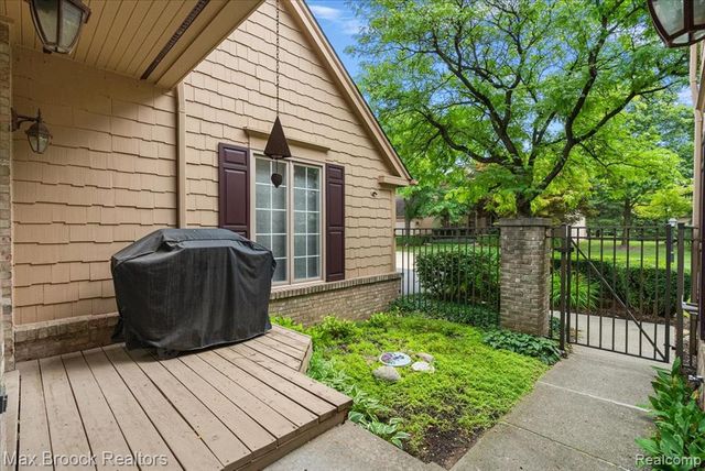 654 Deauville Lane Lane, Bloomfield Hills, MI 48304