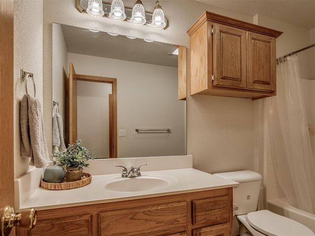 2244 Gray Dove Drive, Shawnee, OK 74804