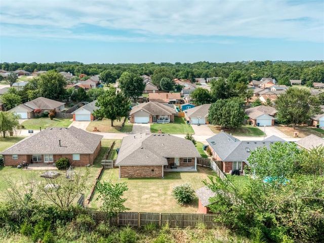 2244 Gray Dove Drive, Shawnee, OK 74804